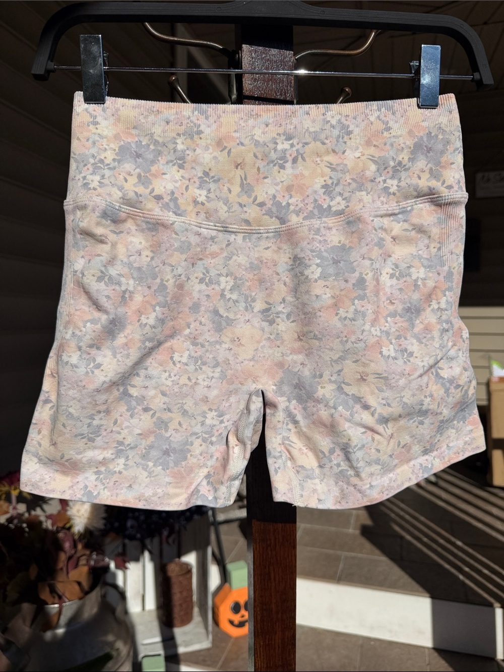 Fabletics Seamless Scrunch 4'' Short in Faded Floral